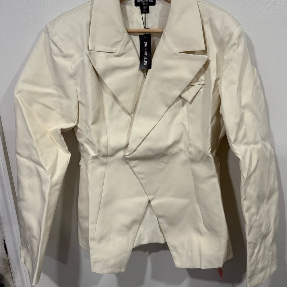 PrettyLittleThing Cream Blazer